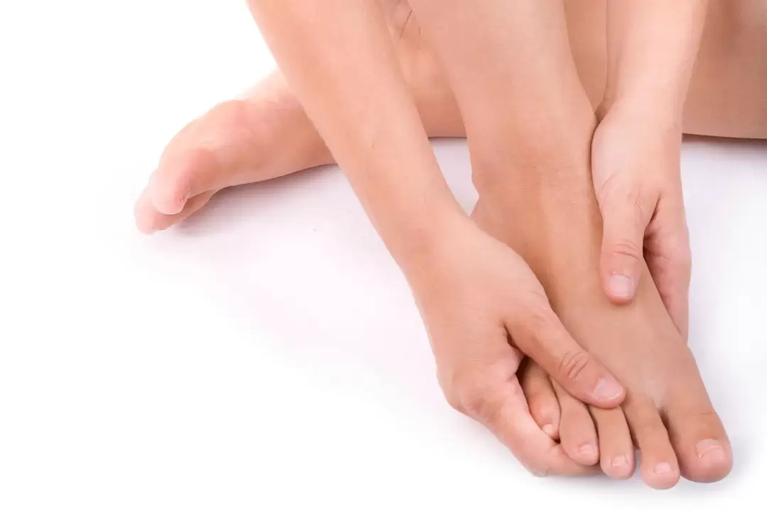rub spray Hondro Sol Valgus against hallux valgus